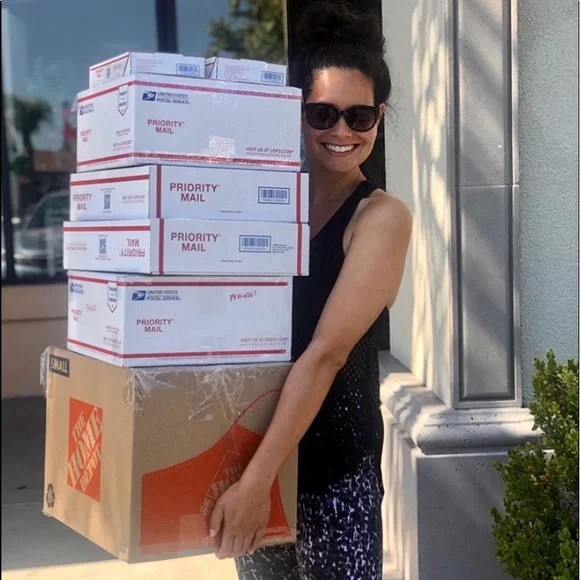 𝗛𝗲𝘆 𝗜’𝗺 𝗞𝗲𝗻𝘇𝗶𝗲 🙋🏽‍♀️ 𝗝𝗼𝗶𝗻 𝗺𝘆 𝗟𝗜𝗩𝗘 𝘀𝗵𝗼𝘄𝘀 𝘄𝗲𝗲𝗸𝗱𝗮𝘆𝘀 𝗮𝘁 𝟳𝗮𝗺 𝗖𝗧!🌞 - Picture 16 of 16